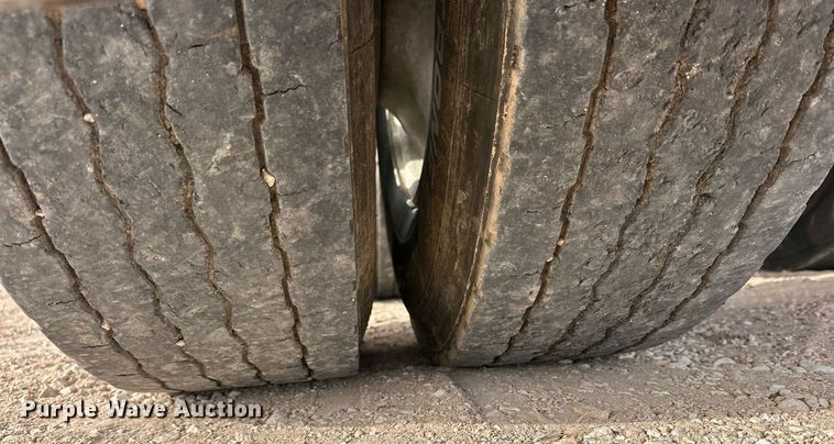 image for item DP6061 2009 Freightliner Century Class   semi truck