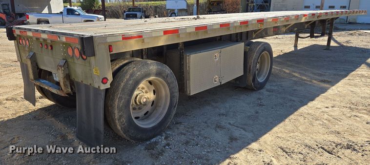 image for item DP6725 1999 Wilson flatbed trailer