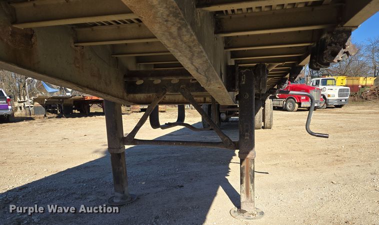 image for item DP6725 1999 Wilson flatbed trailer