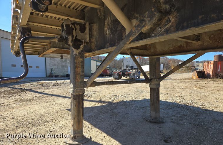 image for item DP6725 1999 Wilson flatbed trailer