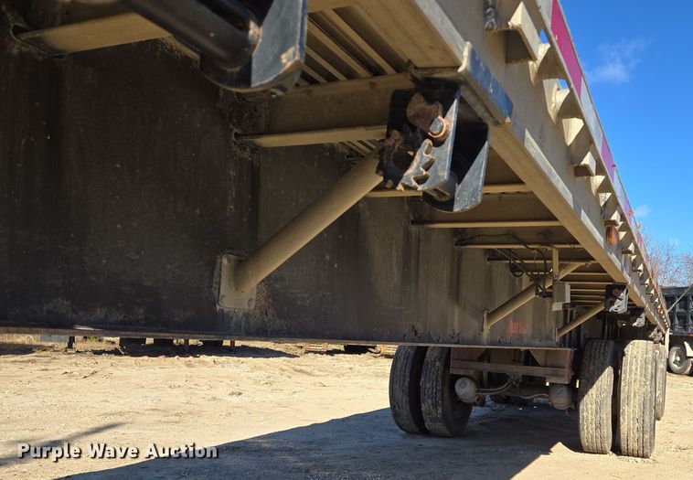 image for item DP6725 1999 Wilson flatbed trailer