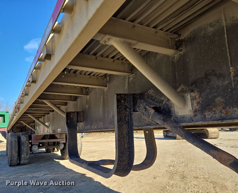 image for item DP6725 1999 Wilson flatbed trailer