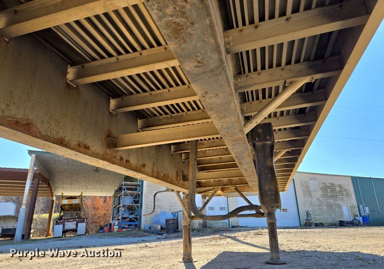 image for item DP6725 1999 Wilson flatbed trailer