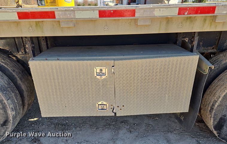 image for item DP6725 1999 Wilson flatbed trailer