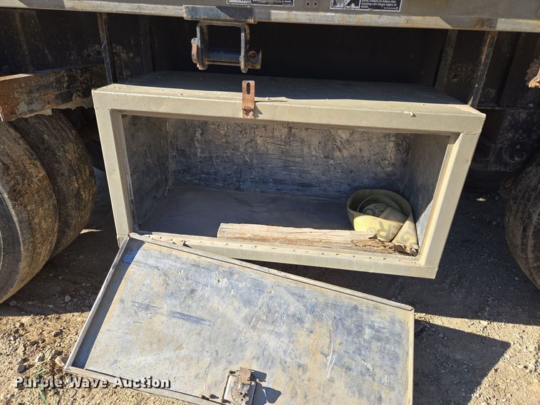 image for item DP6725 1999 Wilson flatbed trailer