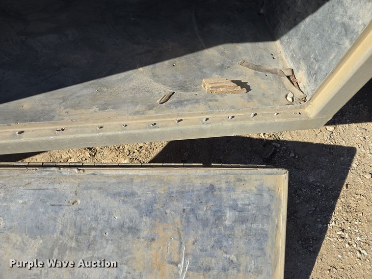 image for item DP6725 1999 Wilson flatbed trailer