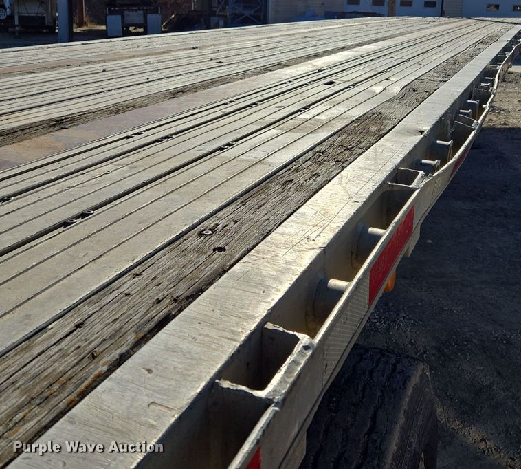 image for item DP6725 1999 Wilson flatbed trailer