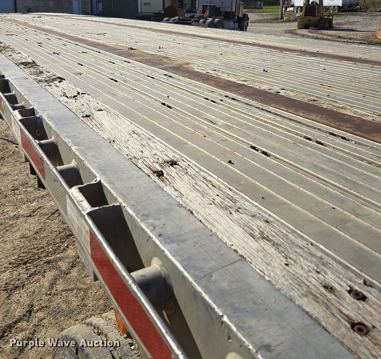image for item DP6725 1999 Wilson flatbed trailer
