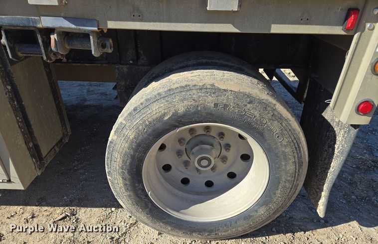 image for item DP6725 1999 Wilson flatbed trailer