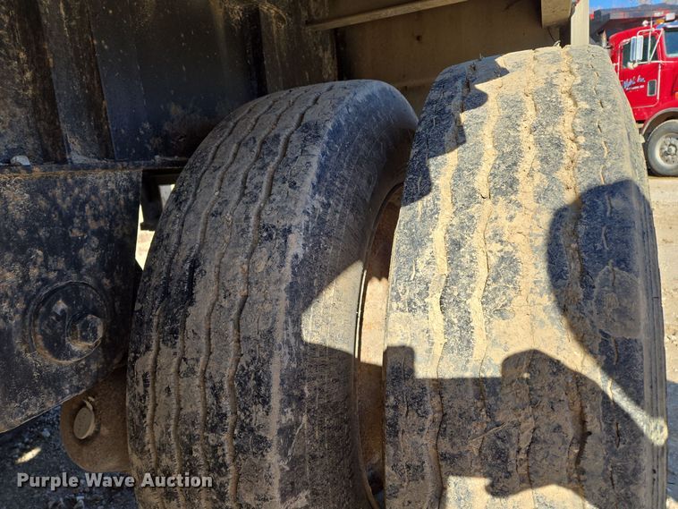 image for item DP6725 1999 Wilson flatbed trailer