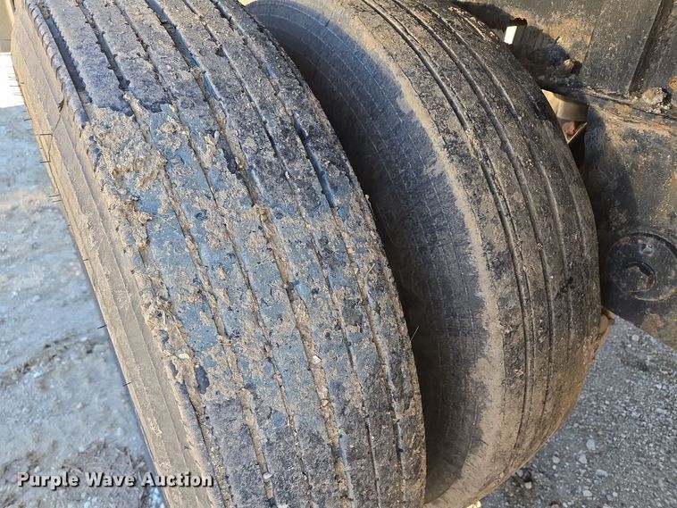 image for item DP6725 1999 Wilson flatbed trailer