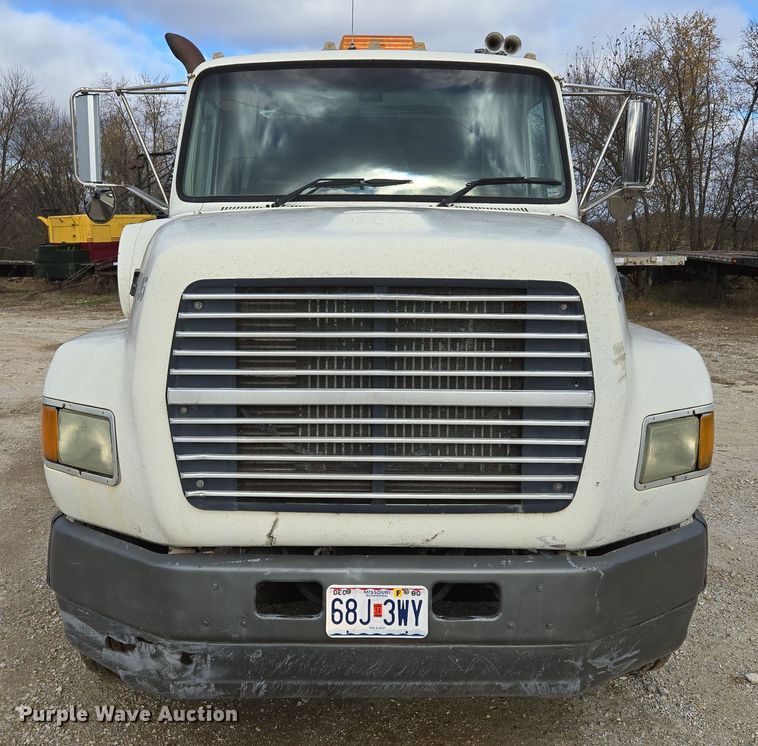 image for item DP6727 1996 Ford L-9000 semi truck