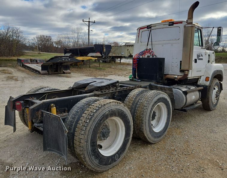 image for item DP6727 1996 Ford L-9000 semi truck