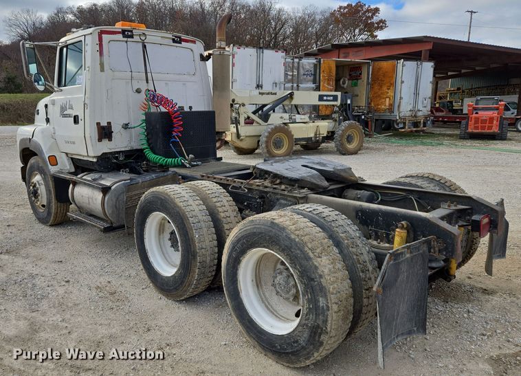 image for item DP6727 1996 Ford L-9000 semi truck