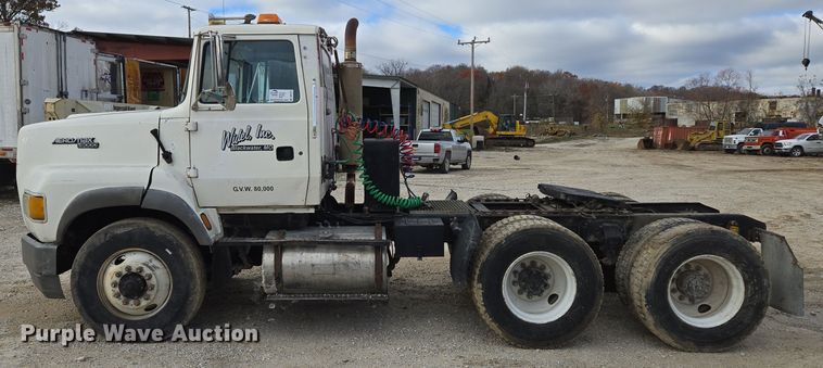 image for item DP6727 1996 Ford L-9000 semi truck