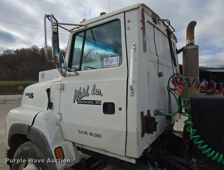 image for item DP6727 1996 Ford L-9000 semi truck