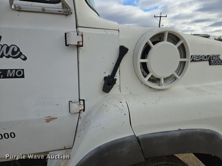 image for item DP6727 1996 Ford L-9000 semi truck
