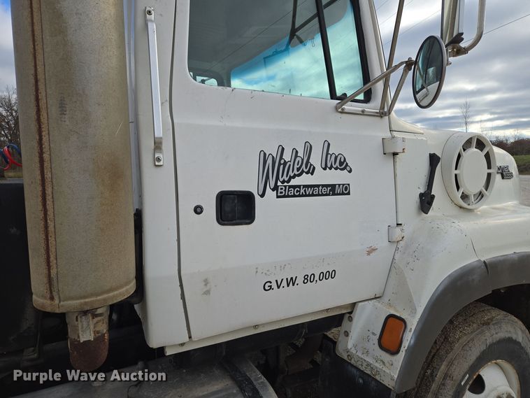 image for item DP6727 1996 Ford L-9000 semi truck