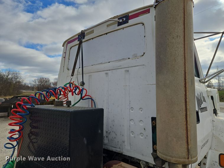 image for item DP6727 1996 Ford L-9000 semi truck