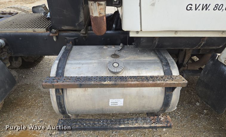 image for item DP6727 1996 Ford L-9000 semi truck