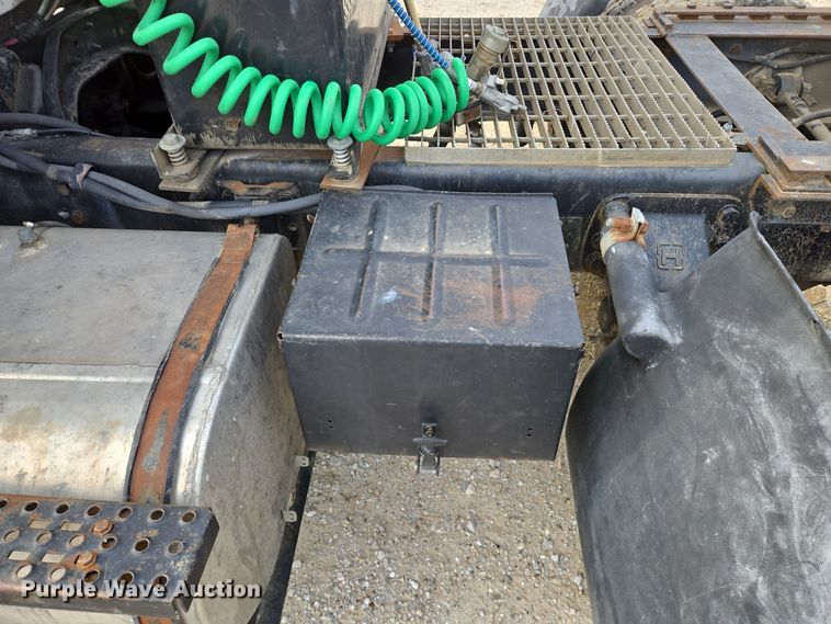 image for item DP6727 1996 Ford L-9000 semi truck