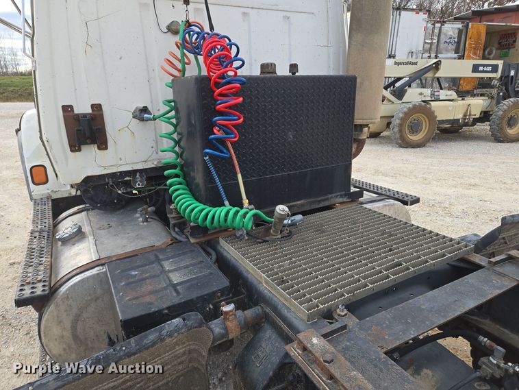 image for item DP6727 1996 Ford L-9000 semi truck