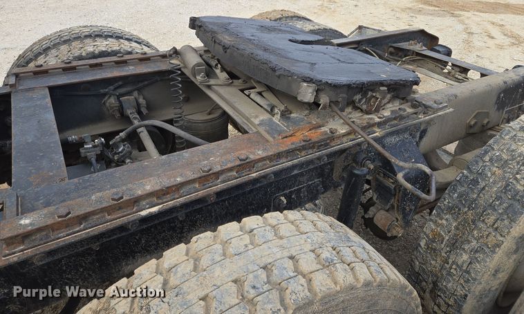 image for item DP6727 1996 Ford L-9000 semi truck