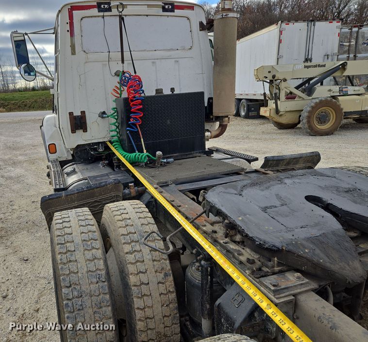 image for item DP6727 1996 Ford L-9000 semi truck