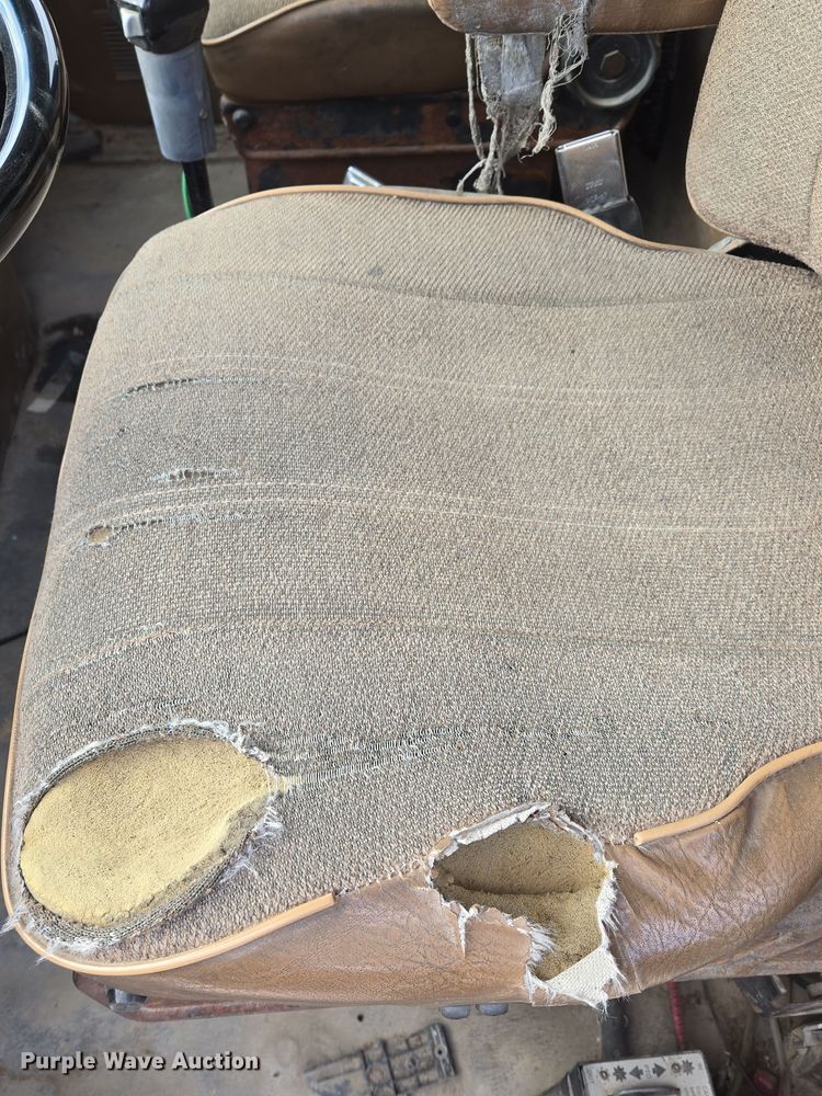 image for item DP6727 1996 Ford L-9000 semi truck