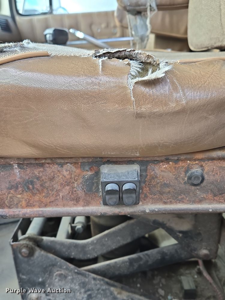 image for item DP6727 1996 Ford L-9000 semi truck