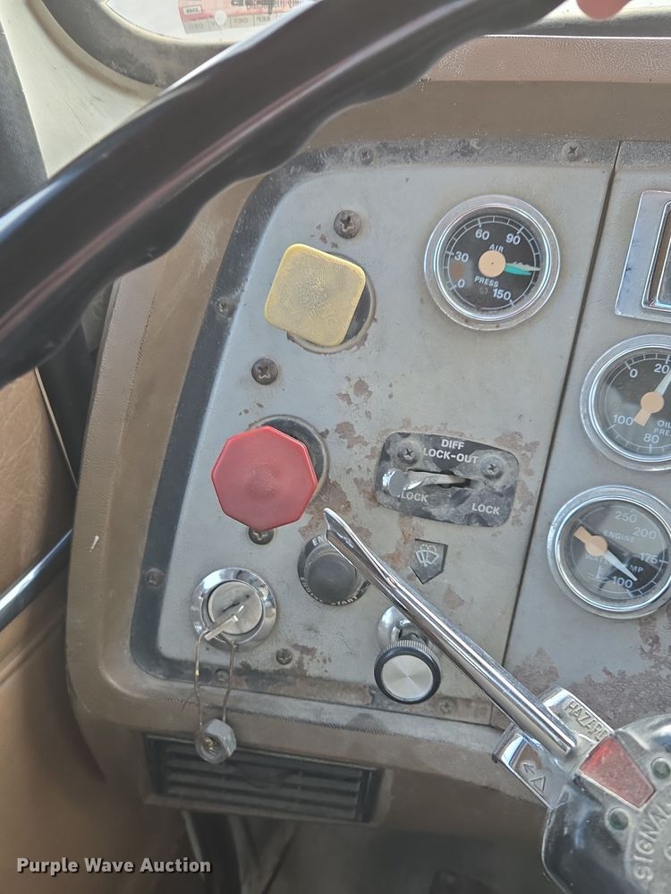 image for item DP6727 1996 Ford L-9000 semi truck