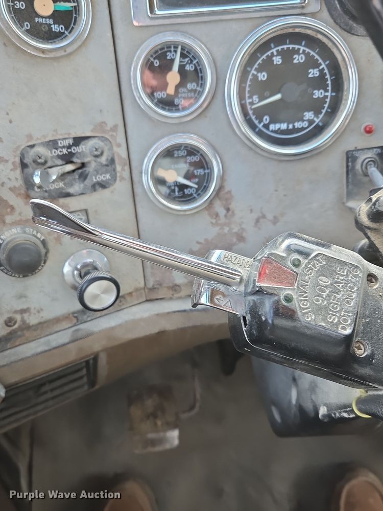 image for item DP6727 1996 Ford L-9000 semi truck