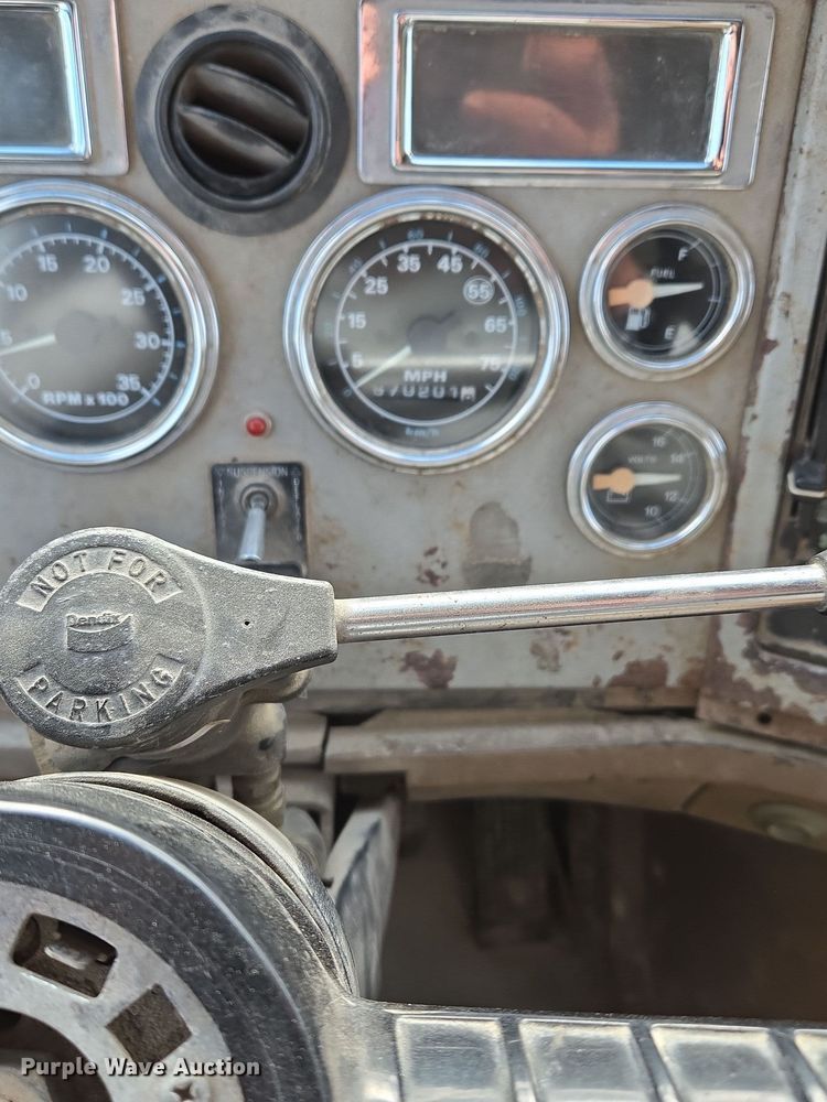 image for item DP6727 1996 Ford L-9000 semi truck