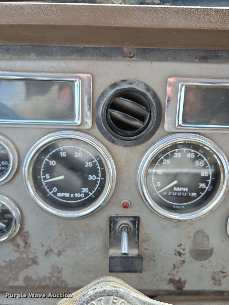 image for item DP6727 1996 Ford L-9000 semi truck