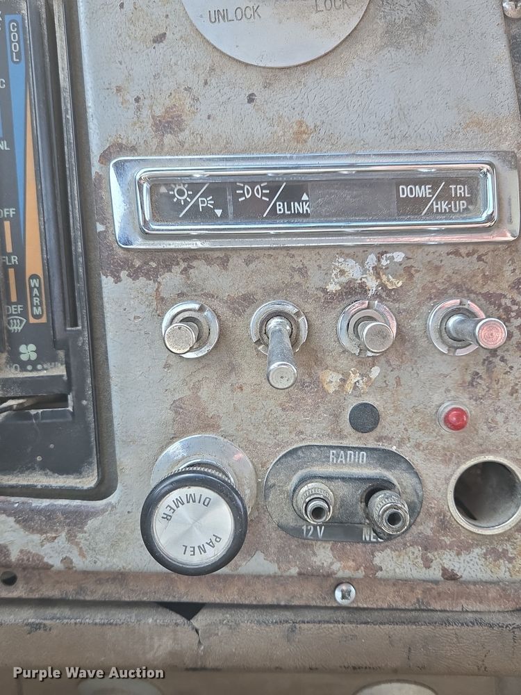 image for item DP6727 1996 Ford L-9000 semi truck