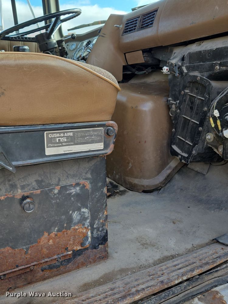 image for item DP6727 1996 Ford L-9000 semi truck