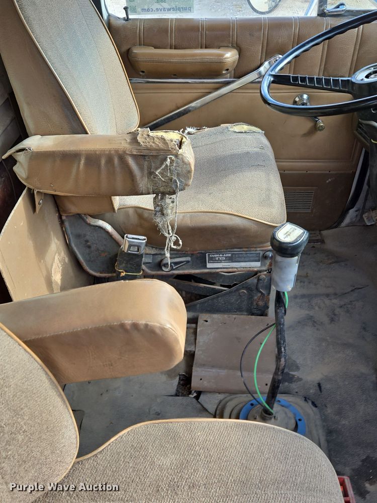 image for item DP6727 1996 Ford L-9000 semi truck