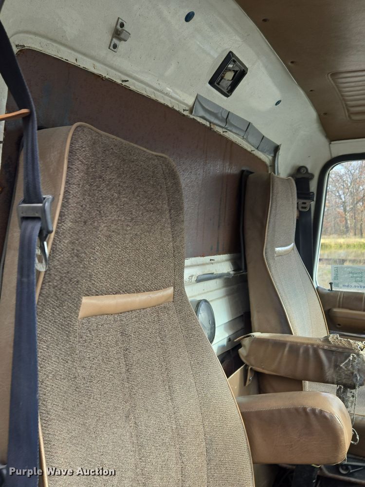 image for item DP6727 1996 Ford L-9000 semi truck