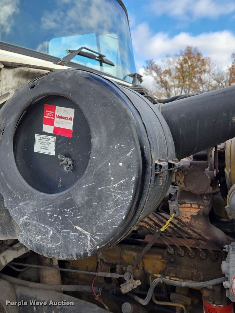 image for item DP6727 1996 Ford L-9000 semi truck