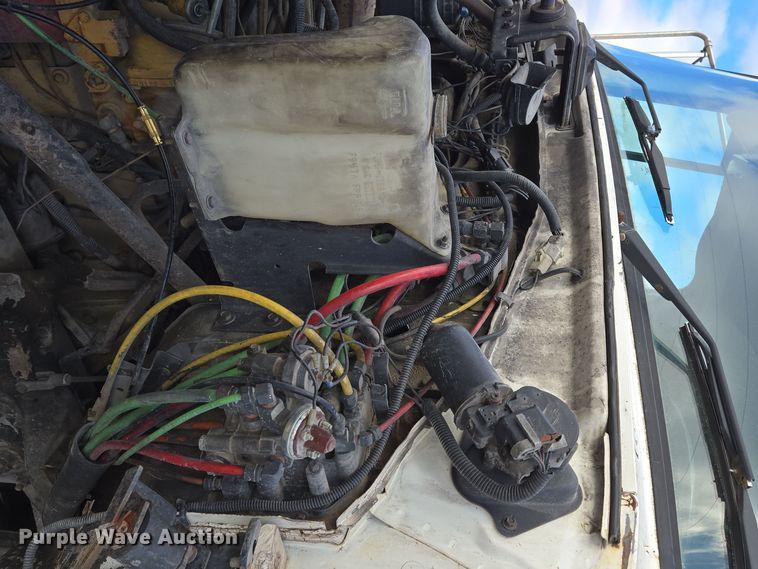 image for item DP6727 1996 Ford L-9000 semi truck