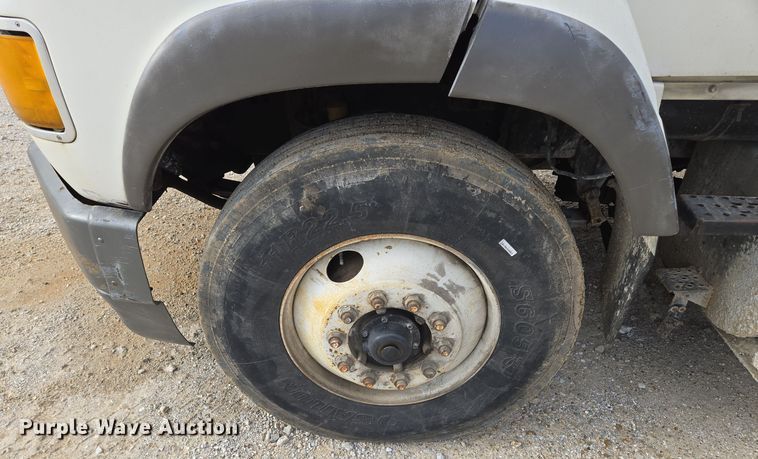 image for item DP6727 1996 Ford L-9000 semi truck