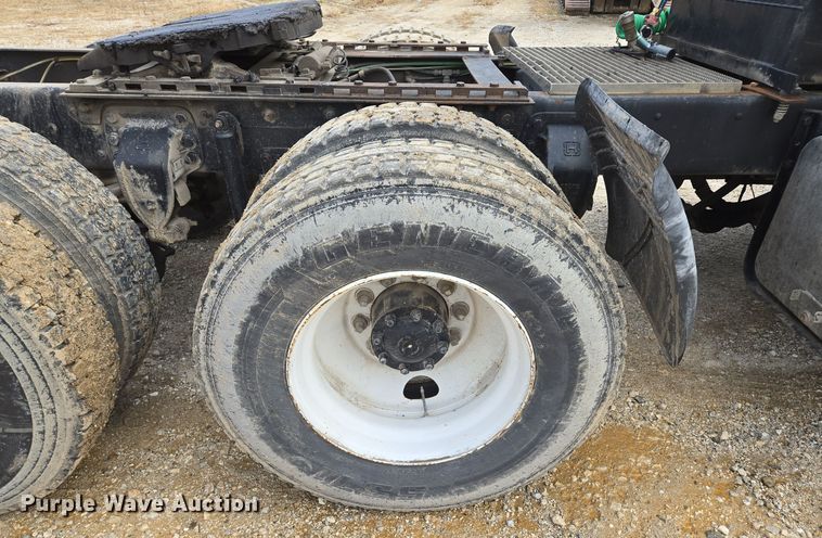 image for item DP6727 1996 Ford L-9000 semi truck