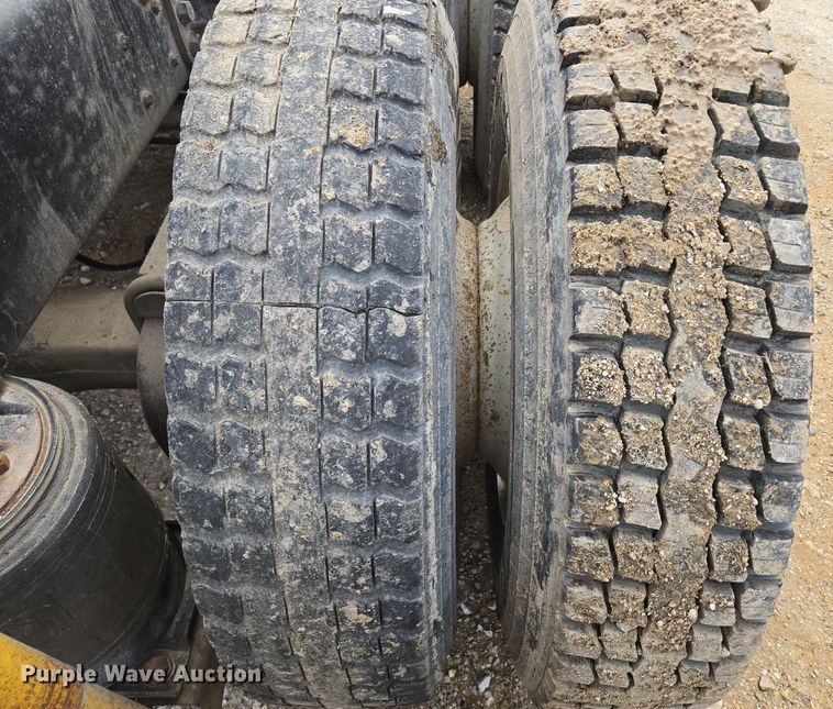 image for item DP6727 1996 Ford L-9000 semi truck