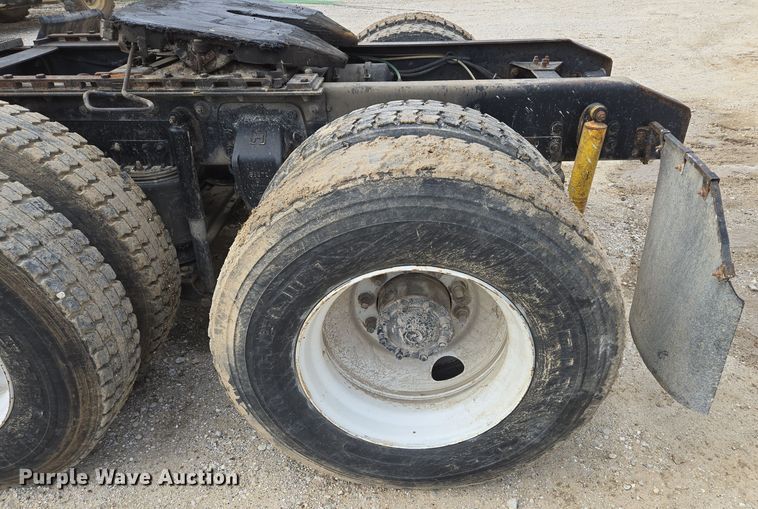 image for item DP6727 1996 Ford L-9000 semi truck