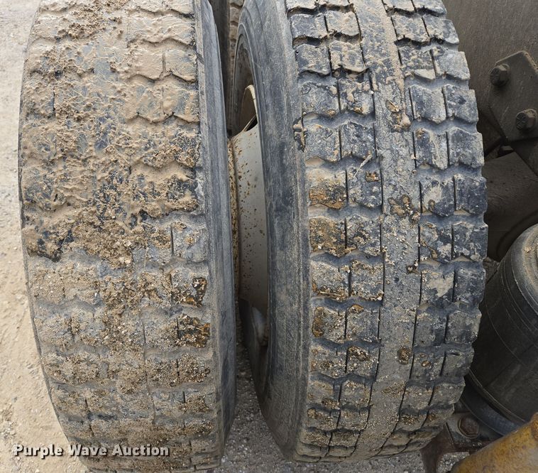 image for item DP6727 1996 Ford L-9000 semi truck