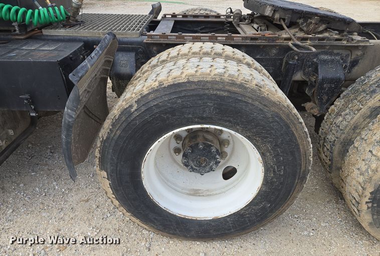 image for item DP6727 1996 Ford L-9000 semi truck