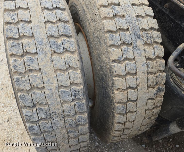 image for item DP6727 1996 Ford L-9000 semi truck