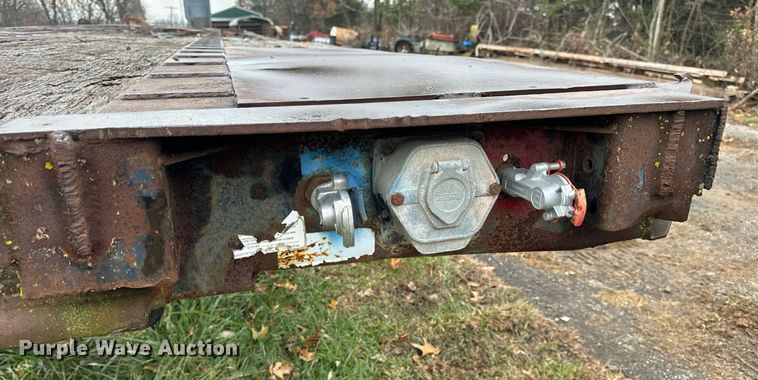 image for item DP6814 1994 Wabash L-102 flatbed trailer