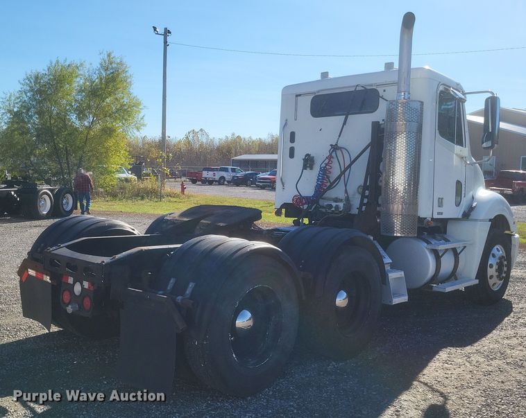image for item DQ3759 2010 Freighliner Columbia semi truck