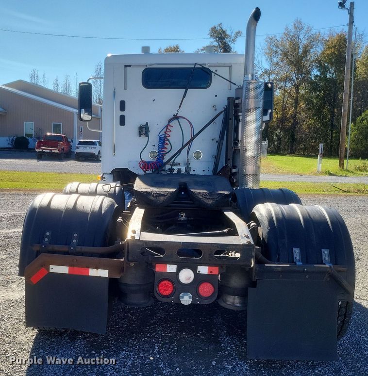 image for item DQ3759 2010 Freighliner Columbia semi truck